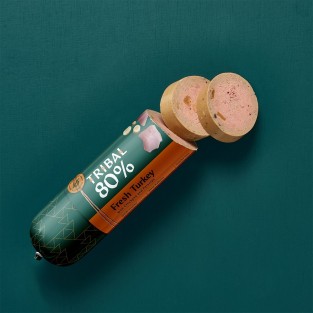 Gurmaniška dešra šunims su šviežia kalakutiena „Gourmet Sausage 80% Fresh Turkey“, TRIBAL