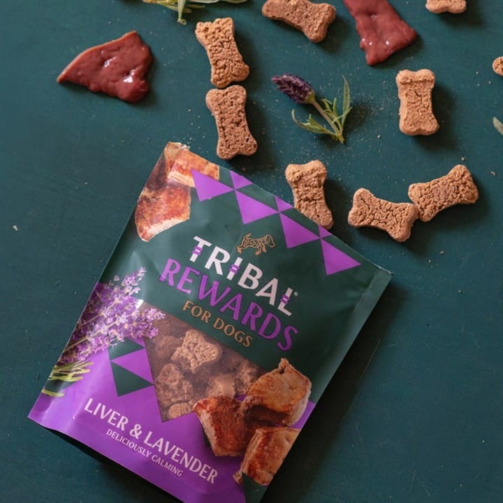 Skanėstai šunims su kepenėlėmis ir levandomis „Liver & Lavender“ TRIBAL, 125g
