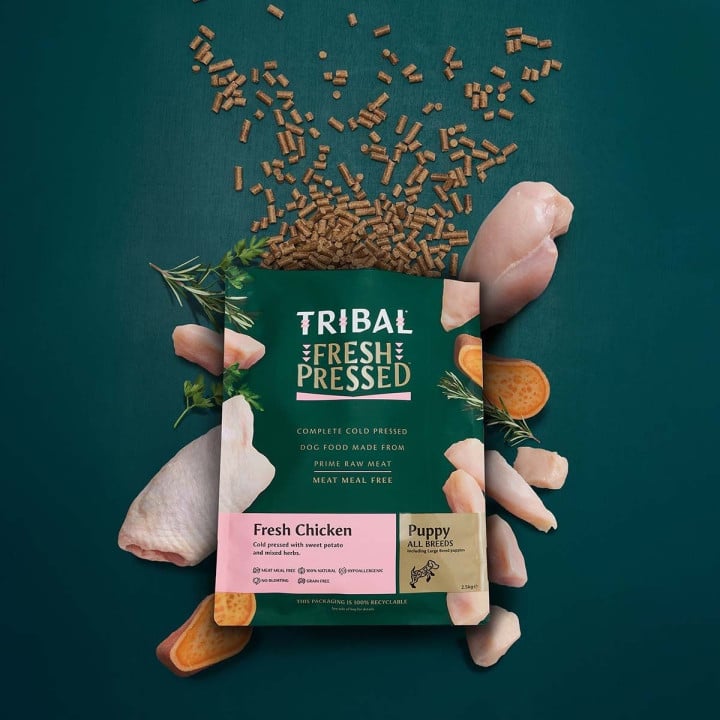 Maistas šuniukams, šalto spaudimo vištiena „TRIBAL Fresh Pressed Chicken - Puppy“